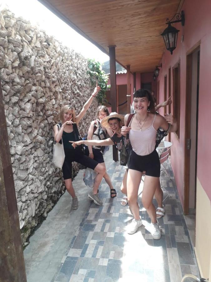 Dora Hostal *